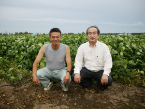 大豆畑(左：井伊さん　右：私)