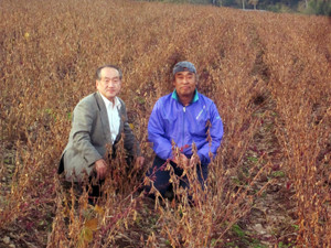 左：私　右：佐藤さん　大豆畑